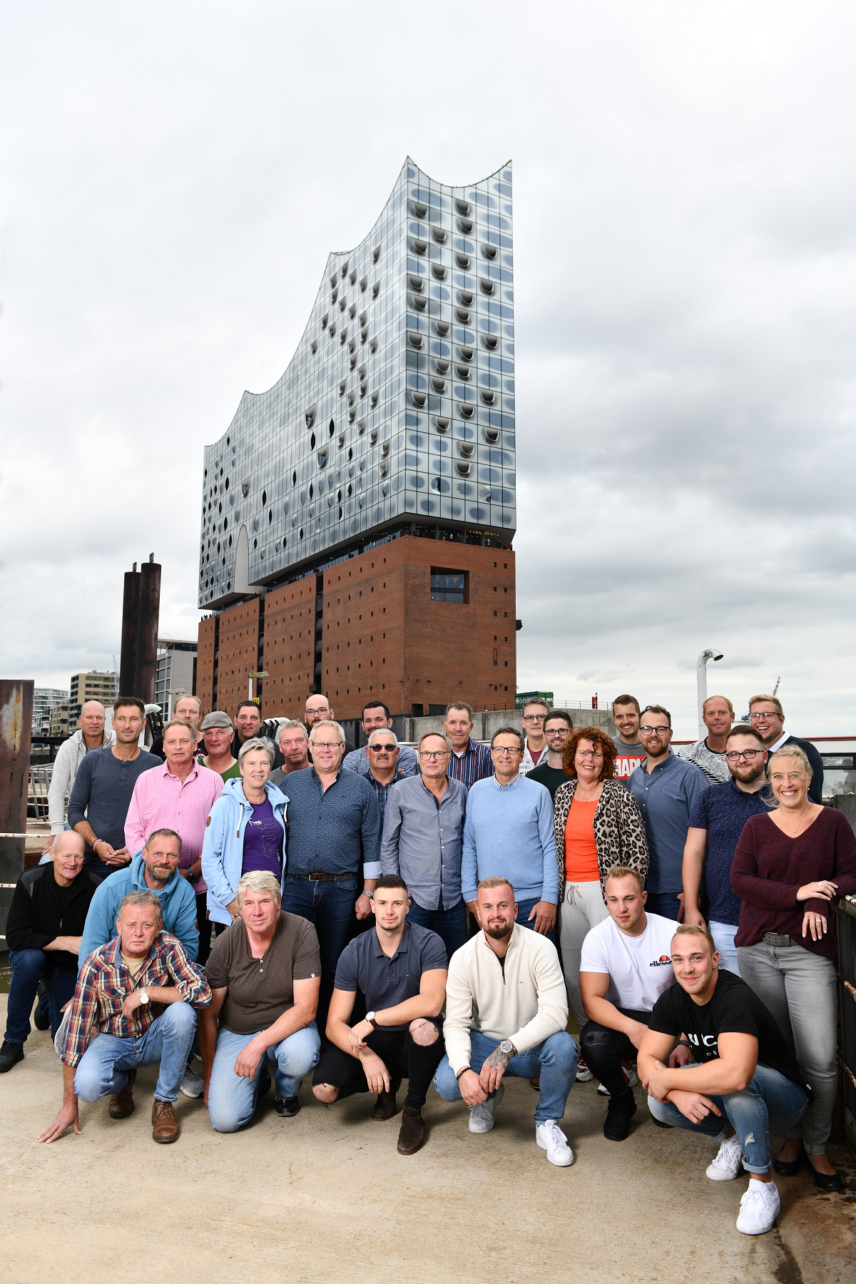 Die Belegschaft der H. Veenhuis Generalbau feiert in Hamburg das Firmenjubiläum